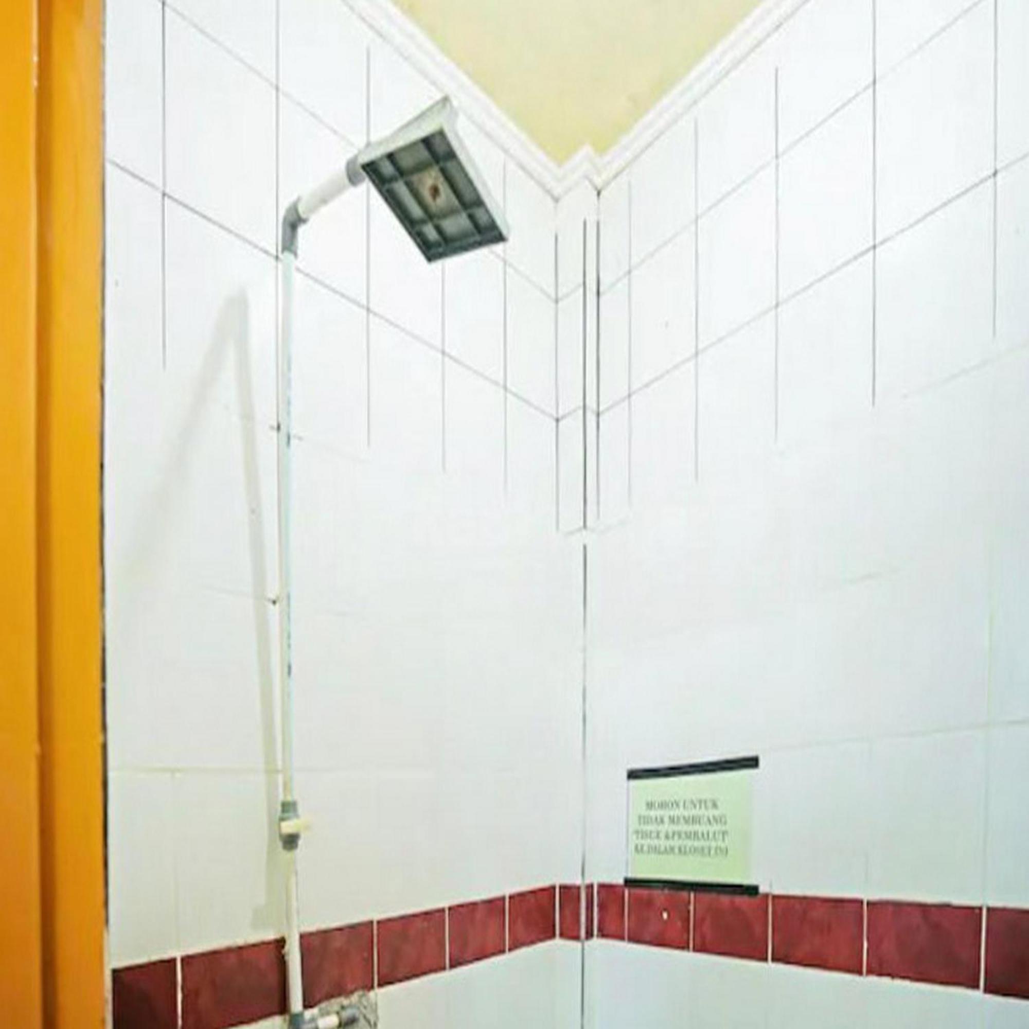 Wisma Pinggir Mitra Reddoorz Tanjung Pinang Extérieur photo
