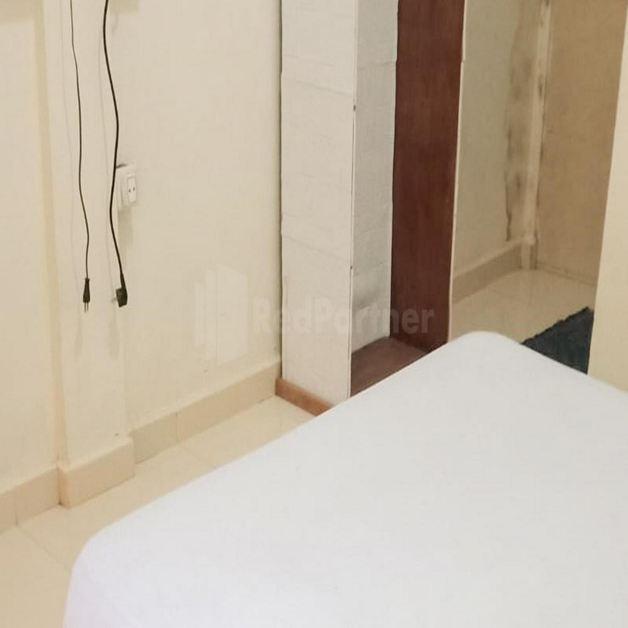 Wisma Pinggir Mitra Reddoorz Tanjung Pinang Extérieur photo